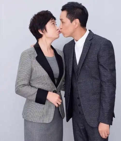 曾被梅婷大骂变态的冯远征每天面对这样的妻子却宠成公主