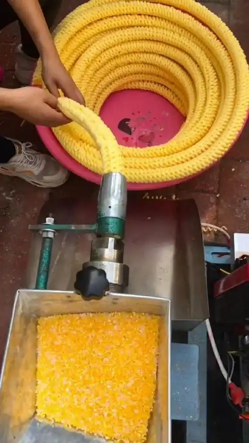 这种长条爆米花看着就很有食欲,等会我要尝一尝