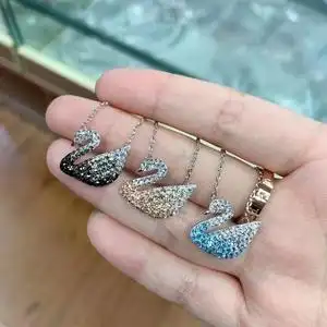 正品施华洛世奇黑天鹅项链女渐变水晶吊坠轻奢小众经典锁骨链礼物