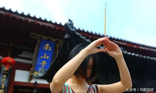 今天是腊月十五瞻仰南海观音拜佛祈福祈愿吉祥安康