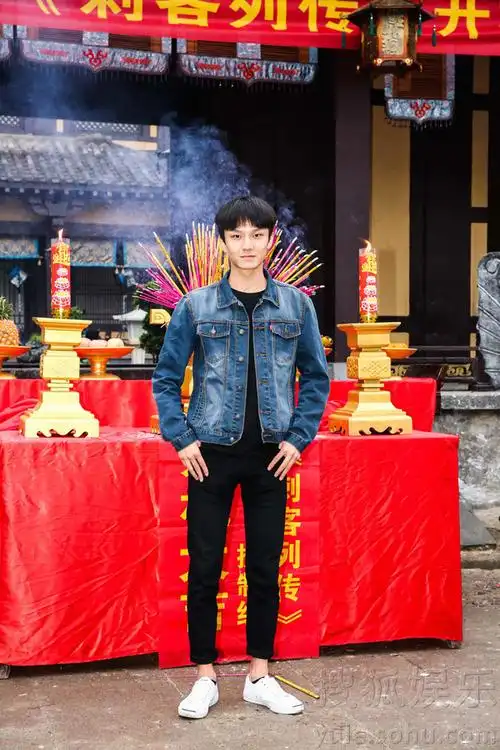 《刺客列传》今日在横店正式开机,该剧云集了小鲜肉演员易柏辰,熊梓淇