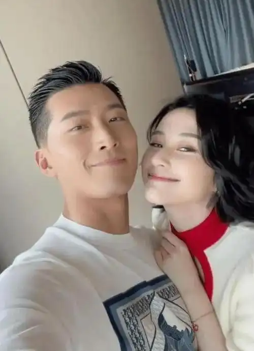 窦骁的替身跟他像双胞胎拍吻戏用替身与女明星保持距离