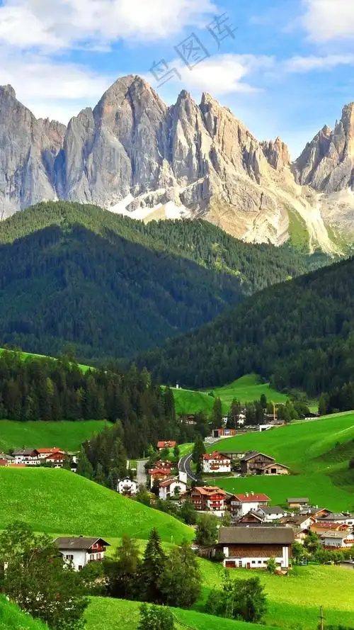 摄影图 自然风景 外国山上的村庄高清摄影图片