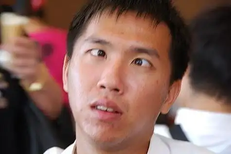 吊眼的男人什么性格能力强异,斗鸡眼的人这种人要小心如斗得很严重