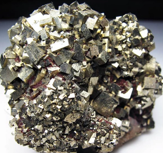 砷黄铁矿又叫毒砂,升华后,即为大名鼎鼎的砒霜.