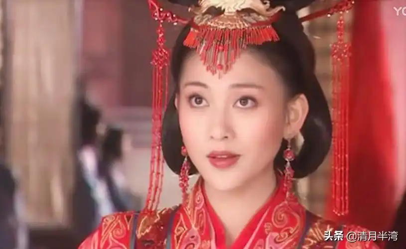 李彩桦在《昭君出塞》中饰演"古代四大美人"之一的王昭君,她是模特