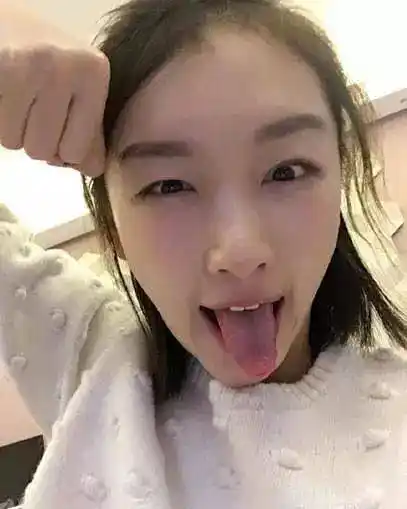 女星吐舌卖萌:杨幂性感,赵丽颖可爱,热巴萌化,白百何有些吓人_吐舌头