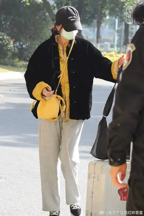 杨幂黑色新中式棉服##杨幂冬日新中式穿搭