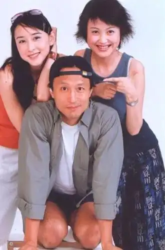 老婆丁宁19岁就嫁给了还在上学的王洛勇,如今夫妻二人不知不觉已经