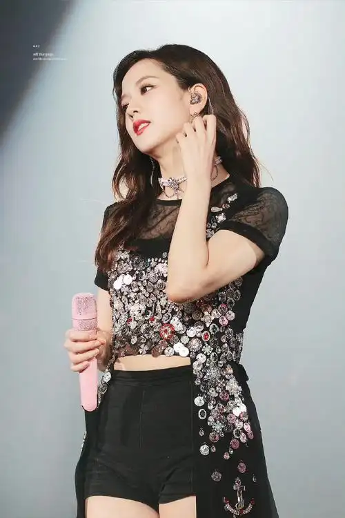 kimjisoo超话#金智秀的那年今日#190713 泰国演唱会 饭拍高清/预览/生