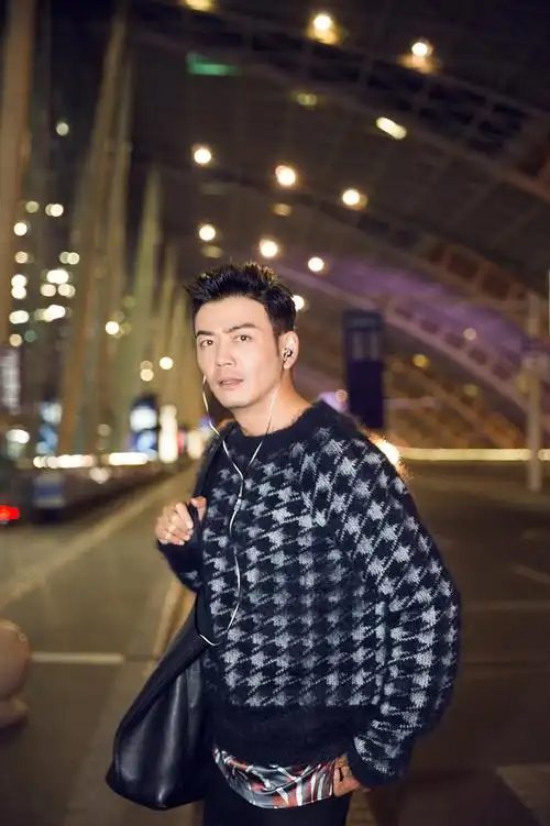 杨烁冬夜街拍写真图片 杨烁图片