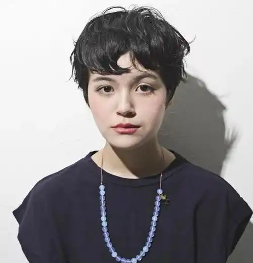 叮咚,一篇专为"黑发女孩"准备的时髦发型指南!