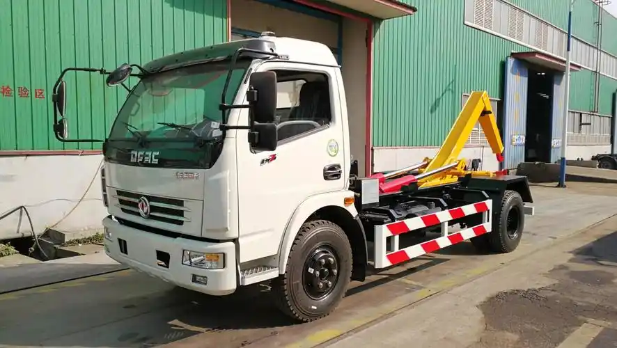 东风大多利卡勾臂车(8方箱)