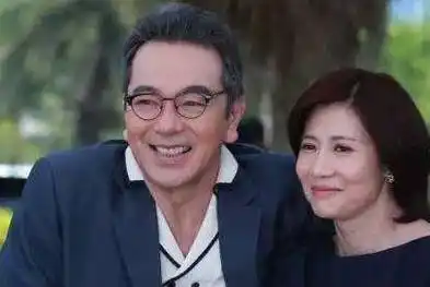 64岁老戏骨张晨光,出镜带货被说哭,生活中他是一个特抠门的人_年张晨