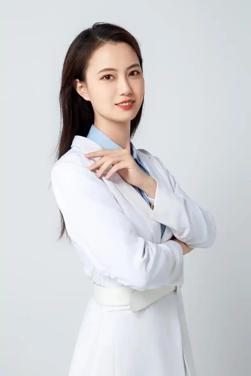 大朗梦光圈照相馆,精致证件照88,个人形象照148,包含服装 - 抖音