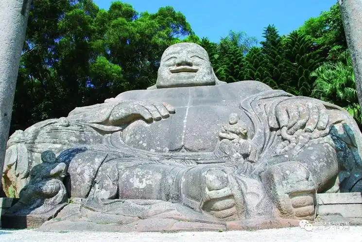 6月15日上午,福清还下着磅礴细雨,一早调研组便冒雨赴往福清瑞岩山