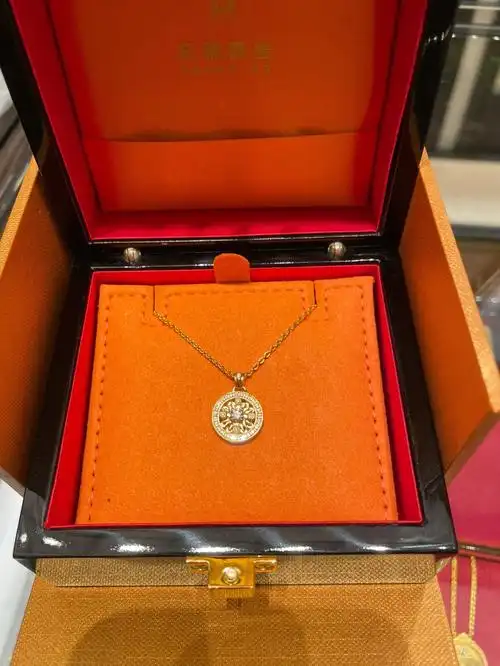 老铺黄金太阳花项链