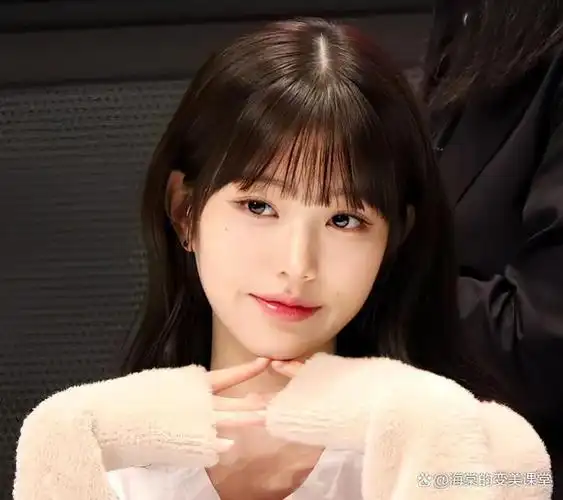 而在众多审美标准中,幼态脸和短圆脸一直被视为是显小显年轻的代表.