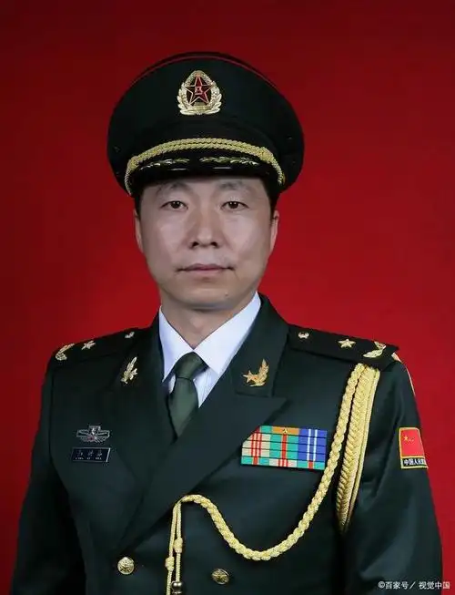 中将作为军队高级军衔,可担任什么职务?