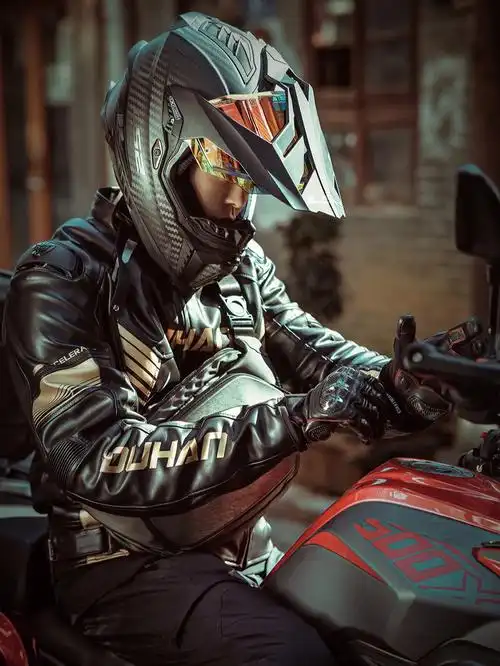 男士机车写真飒飒飒