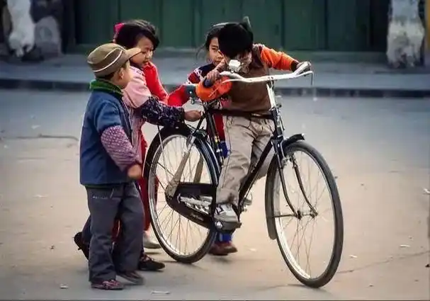 有用摘要由作者通过智能技术生成80年代中国生活多姿多彩,外国摄影师