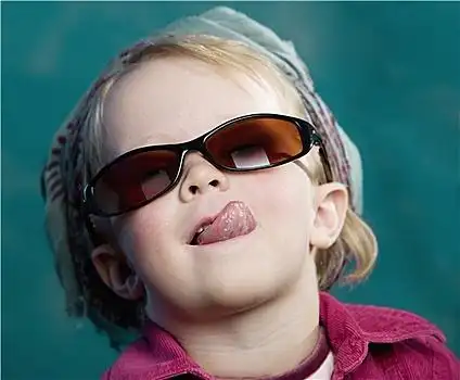 伸出,表情特写,男青年,粘住,伸出舌头女人,伸舌头牛头犬小女孩,伸出