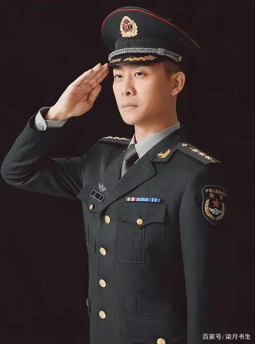 95周年来临之际,从退役军人到百亿演员,张译成功引起了粉丝们的注意