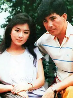 说起刘立立一夫两妻制的主角就是董令狐,在上学期间,董就曾经追求过