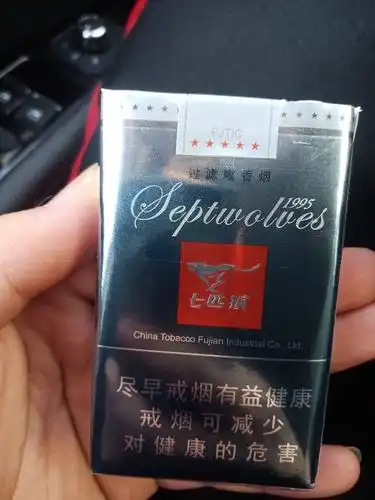 让朋友在福建买了一条七匹狼软灰,大家帮看看是真的假的?