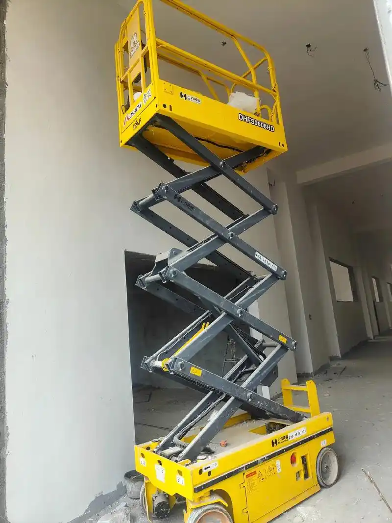 高空车升降车曲臂车登高车租赁#钢结构 #幕墙工程 #防火涂料 - 抖音