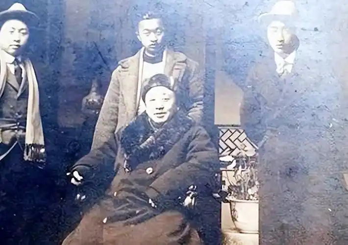 枪毙袁文会时刑场人山人海围观者评论大混混死到临头也尿海了