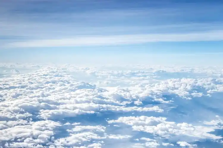 天空是永远宁静的湖水