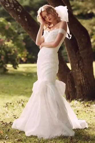 想做夏日氧气新娘,最美森系婚纱了解一下