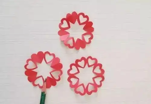 的手工作业剪纸小魔术把两个圆变成一个正方形步骤图解儿童剪纸教程