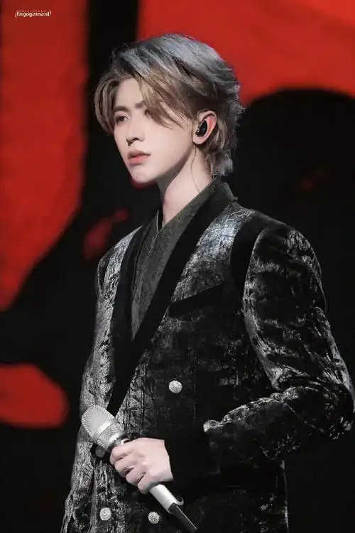 蔡徐坤默片国风舞台