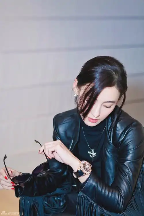 张柏芝获封"最受欢迎艺人" 36岁少女感十足(图)