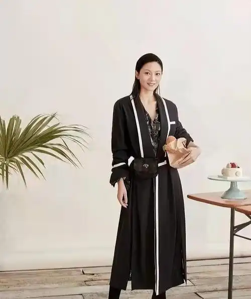 陈婷如何嫁给张艺谋的(19岁嫁比自己大31岁张艺谋)(6)