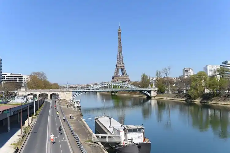 塞纳河畔_法国巴黎