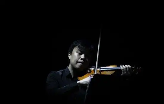 小提琴:姚亮-(首席)乐团创始人-姚亮61原中国爱乐独奏演员,现任中国