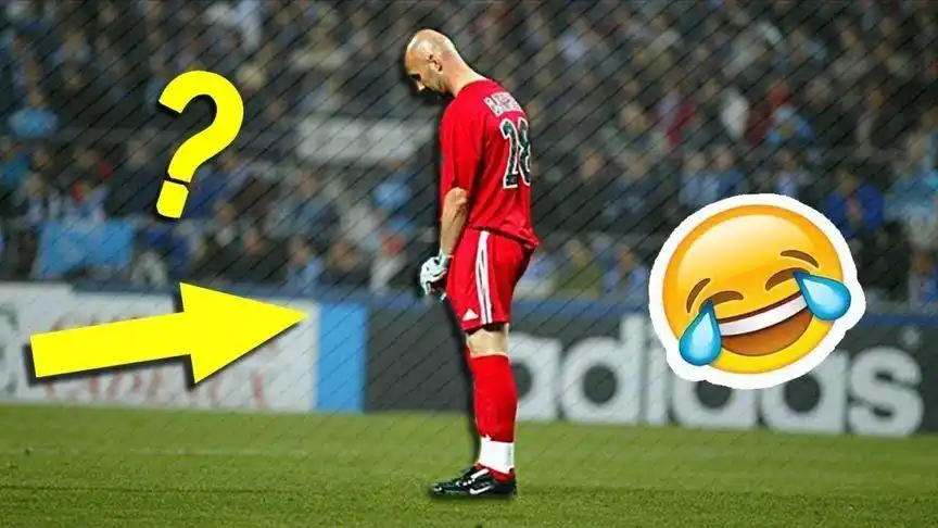 这是什么素质?球员在场上憋不住了竟然随地小便