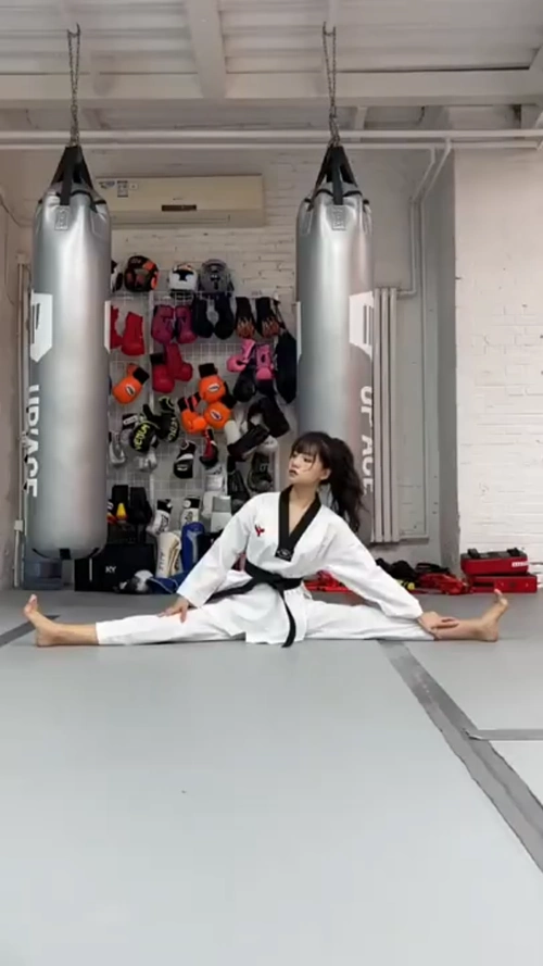 不被生理期左右会跆拳道的女生超酷
