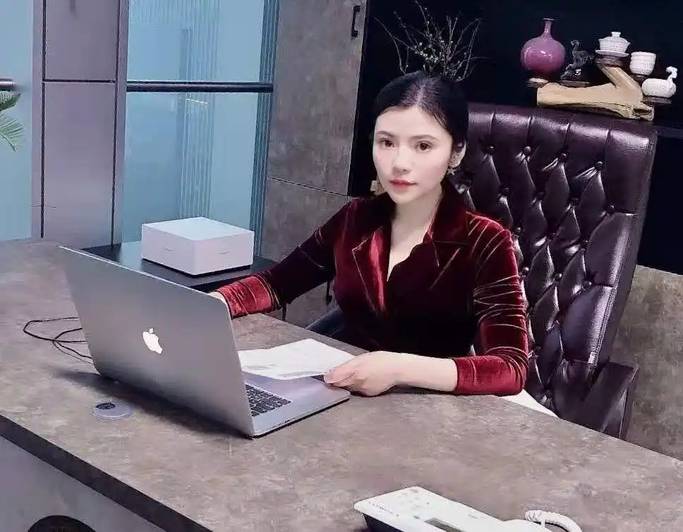 郑州一90后美女投百万巨资创业她的梦想也许会吓你一跳