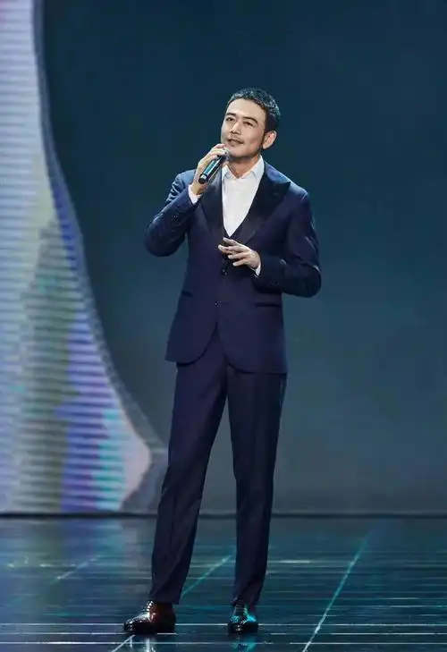 杨烁个人简介图片大全(14岁出来打工结婚8年儿女双全 )(19)