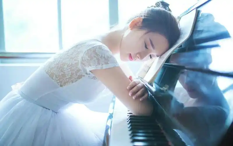 婀娜多姿美女唯美优雅写真图片桌面壁纸