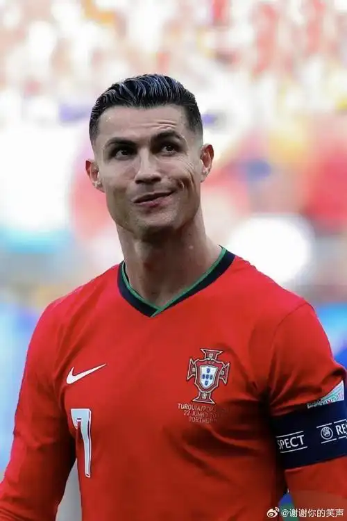c罗是越老越帅了,年轻的时候男人都太青涩,我居然喜欢现在c罗的颜值