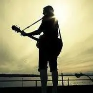 qq头像男生吉他比较文艺的弹吉他男生头像图片