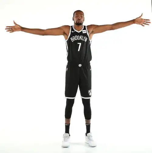 杜兰特和欧文的臂展对比