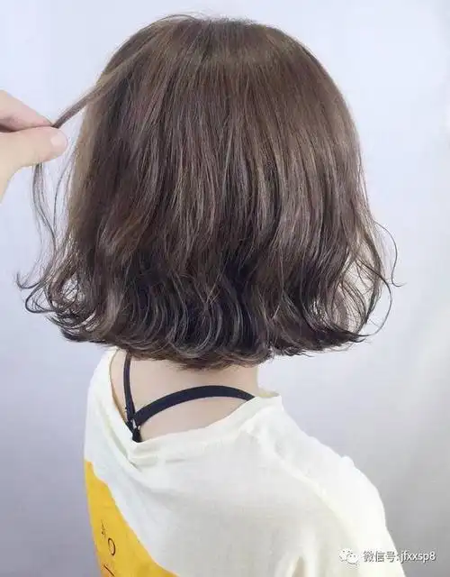 想让散发个性还可以让你时尚的发型还是空气烫发型
