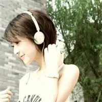 qq头像短发女生侧脸听音乐