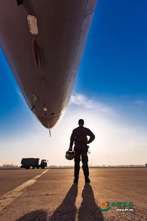 走进空军人的战斗阵地 感受光影之美